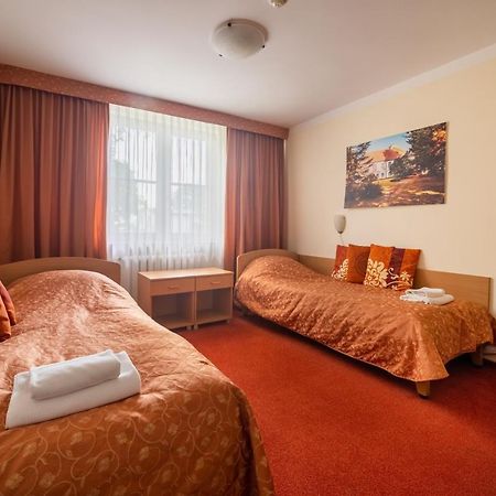 Palac Pod Kampinosem - Blisko Warszawy Leszno  Extérieur photo