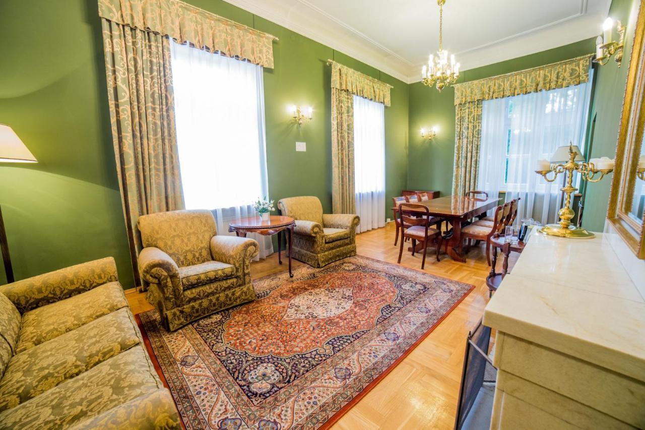Palac Pod Kampinosem - Blisko Warszawy Leszno  Extérieur photo