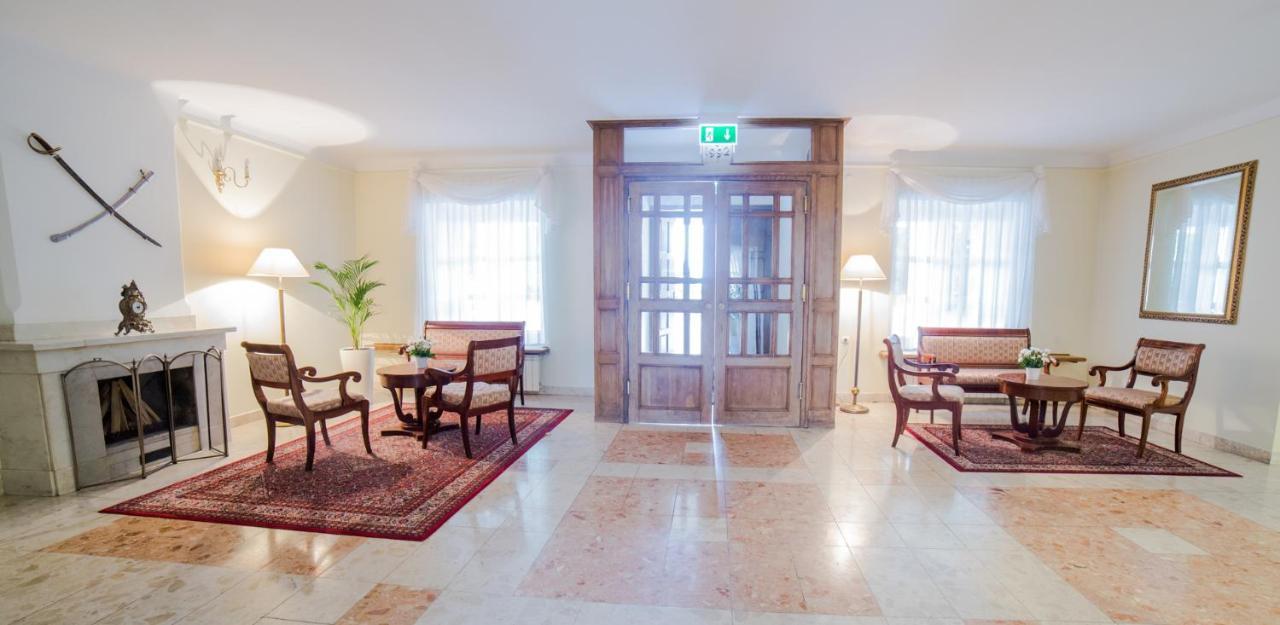 Palac Pod Kampinosem - Blisko Warszawy Leszno  Extérieur photo