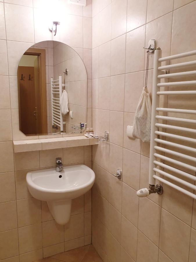 Palac Pod Kampinosem - Blisko Warszawy Leszno  Extérieur photo