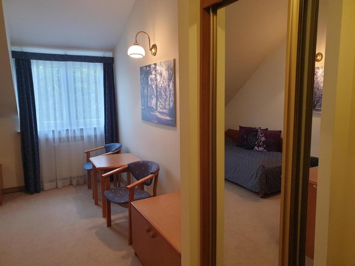 Palac Pod Kampinosem - Blisko Warszawy Leszno  Extérieur photo