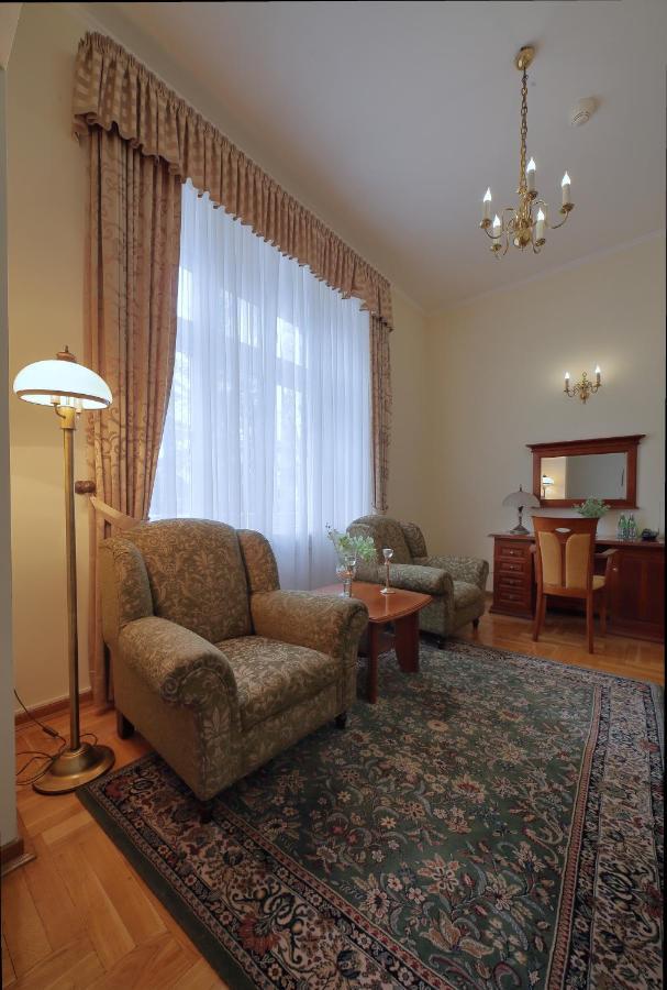 Palac Pod Kampinosem - Blisko Warszawy Leszno  Extérieur photo