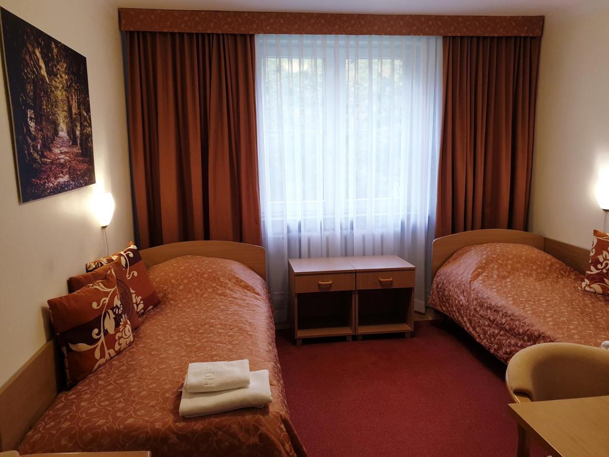Palac Pod Kampinosem - Blisko Warszawy Leszno  Extérieur photo