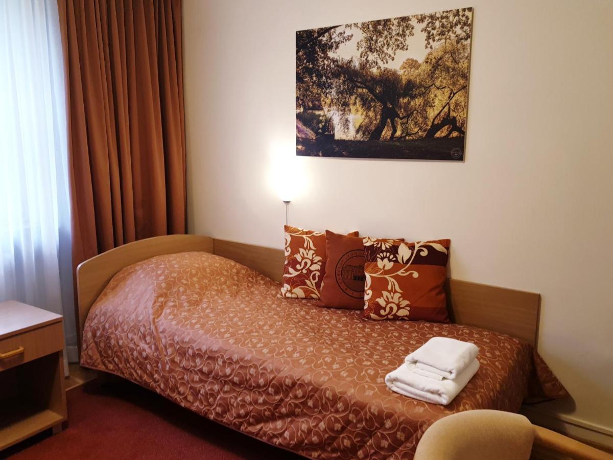Palac Pod Kampinosem - Blisko Warszawy Leszno  Extérieur photo
