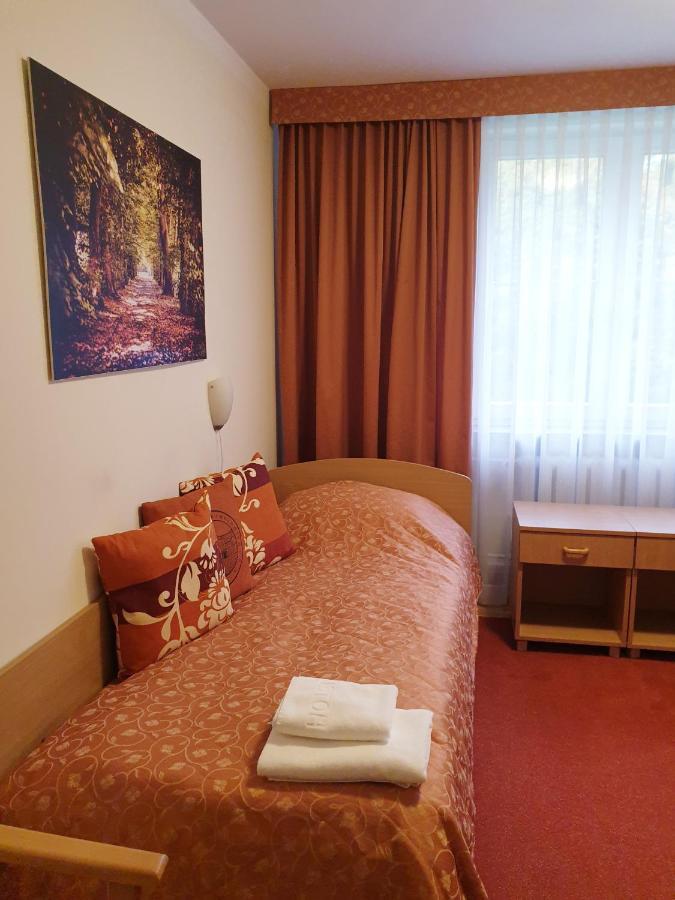 Palac Pod Kampinosem - Blisko Warszawy Leszno  Extérieur photo