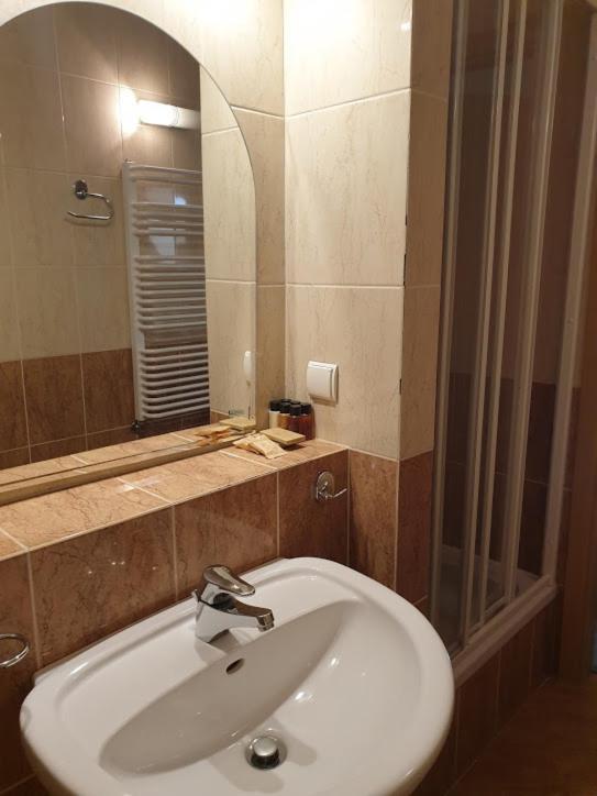 Palac Pod Kampinosem - Blisko Warszawy Leszno  Extérieur photo