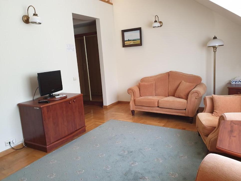 Palac Pod Kampinosem - Blisko Warszawy Leszno  Extérieur photo