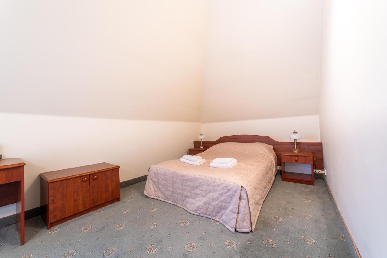 Palac Pod Kampinosem - Blisko Warszawy Leszno  Extérieur photo